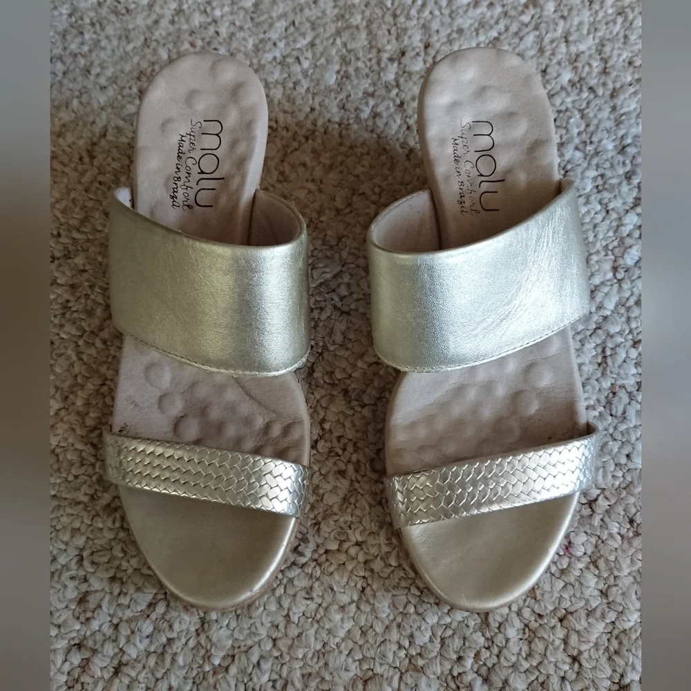 Malu gold tone Renay 2 bands Comfort Wedge Slides size 7